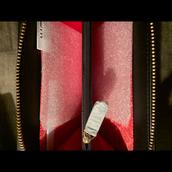 ❤️🖤❤️🖤Love Moschino wristlet wallet🖤❤️🖤❤️ - Picture 4 of 5